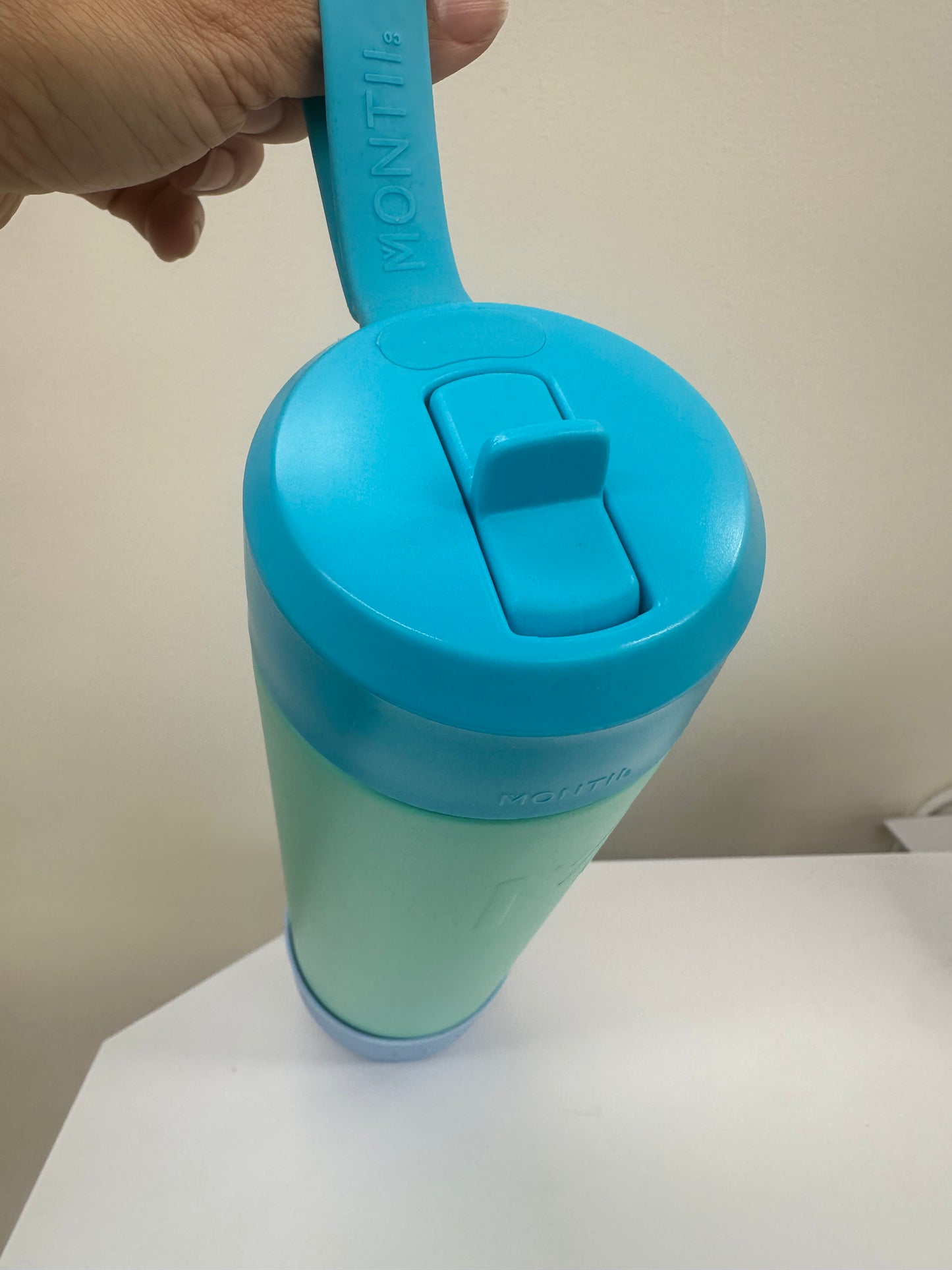 MontiiCo Lagoon 700ml Bottle with Coastal Sipper Lid ***SECONDS***